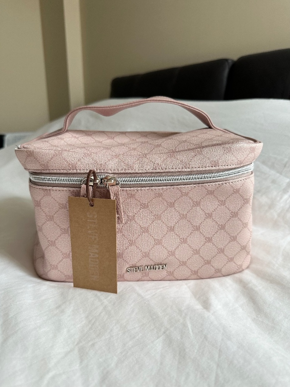 🆕 Steve Madden Train Cosmetic Case in Light Pink